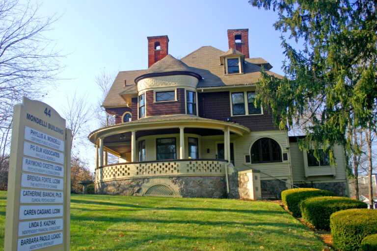 mondelli_building-768x512 Photo of the building Catherine Bianchi resides